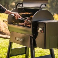 Traeger Ironwood 885 Wood Pellet BBQ Grill -Happy Garden 1140955 7