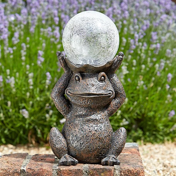 Smart Solar Gazing Frog Statue 3 Smart Solar Gazing Frog Statue - Image 3